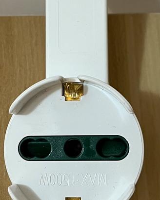 Adattatore a sbalzo salva spazio Schuko