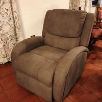 Poltrona con recliner elettrico 