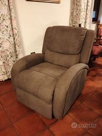 Poltrona con recliner elettrico 