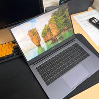 HONOR MagicBook Ryzen 5 / 8GB RAM / 256GB SSD