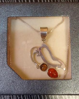 Collana in argento 925 e ciondolo farfalla e ambra