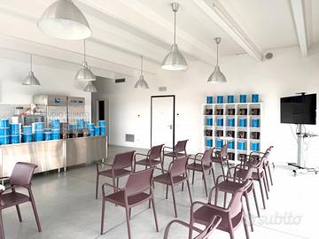 Locale direzionale al primo piano con parcheggio