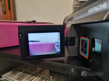 Videocamera Hitachi VM-E535LE