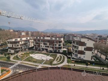 In Parco. 4 vani e 2 wc, con garage e giardino