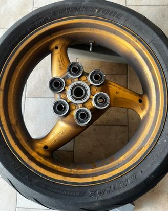 Cerchio color oro per Ducati Monster