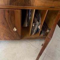 Mobile con giradischi e radio