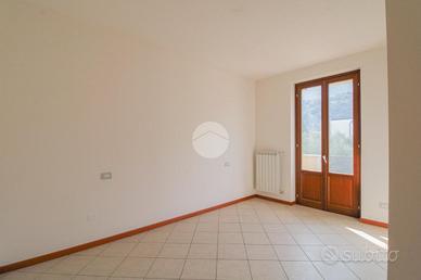 3 LOCALI A TOSCOLANO-MADERNO