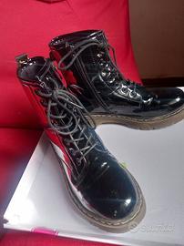Stivaletti donna/ragazza  n.36  in vernice nera.
