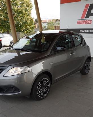 Lancia Ypsilon 1.0 firefly hybrid Silver Plus s&s