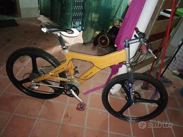 Bici da corsa in legno