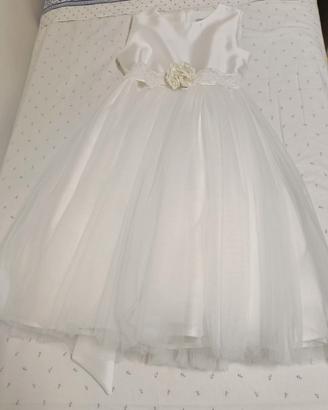 Vestito ed accessori prima comunione bambina.