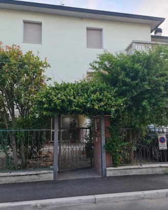 6LOCALI 130MQ con GIARDINO E GARAGE RONCO FORLÌ 