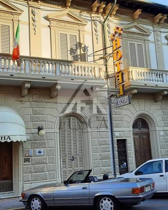 Attività / Licenza di 390 m² con più di 5 locali a