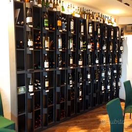 Scaffale modulare per bottiglie con espositori