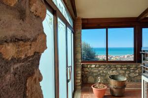 Prestigiosa villa con vista mare e corte di 500 mq