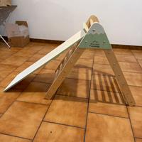 Gioco triangolo con scivolo e rampa