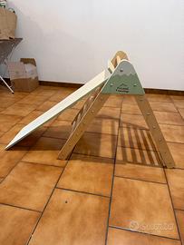 Gioco triangolo con scivolo e rampa