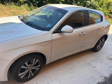 Giulietta  alfa romeo4.000 euro trattabili