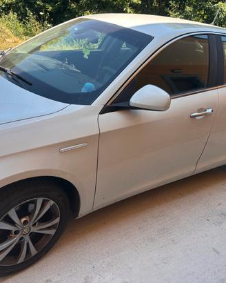 Giulietta  alfa romeo4.000 euro trattabili
