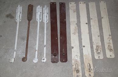 Serramenti chiavistelli e fermaporta vintage