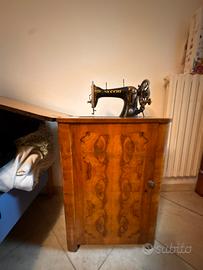 Macchina da cucire antica