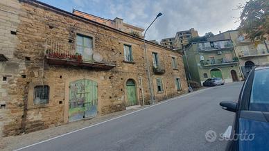 Intero Fabbricato con terreno pertinenziale