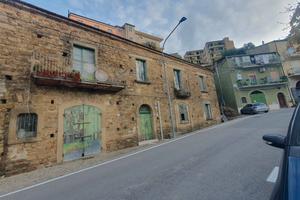 Intero Fabbricato con terreno pertinenziale