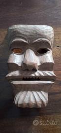 Maschera etnica in legno vintage