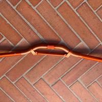 manubrio arancione TNT