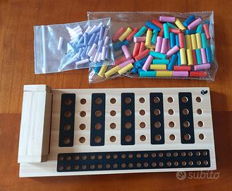 Gioco tipo Master mind di legno molto colorato