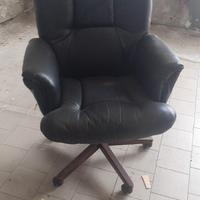 sedia poltrona con rotelle 