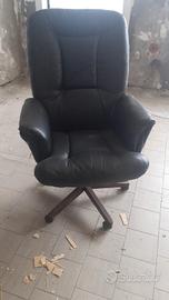 sedia poltrona con rotelle 