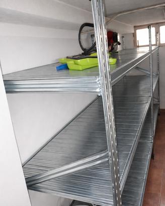 Scaffalature ad incastro per garage o cantina