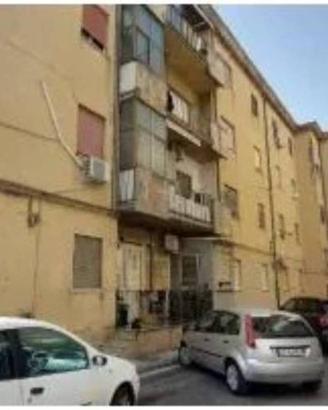 Immobile in asta di 104 m² con più di 5 locali a B