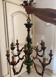 Lampadario in legno e applique