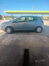 macchina Opel corsa