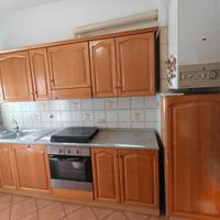 CUCINA CON CREDENZA NOCE CHIARO