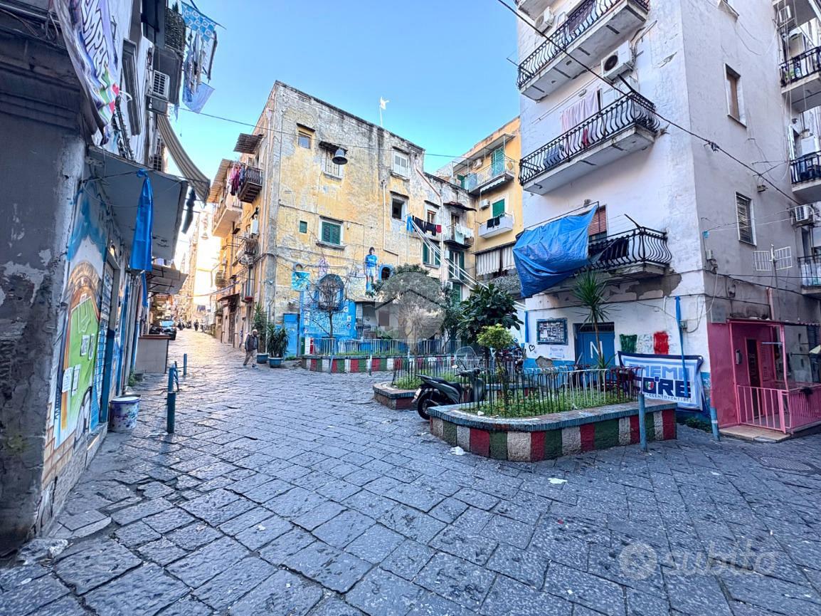 3 LOCALI A NAPOLI - Vista 4