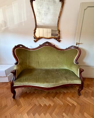 Divano antico in legno