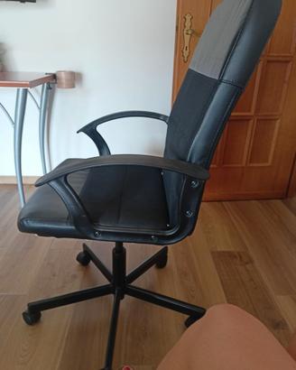 Sedia da ufficio ergonomica nera