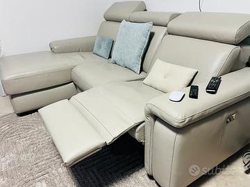 Divano Angolare In Pelle