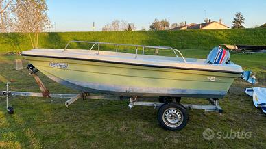 Barca in vetroresina da fiume