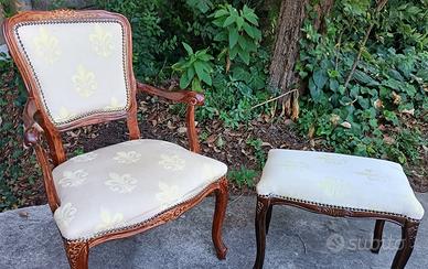 Poltroncina in stile Luigi XV con pouf