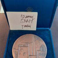 Formella in bronzo , opera di Emilio Tadini