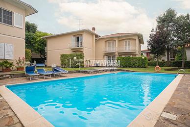 Trilocale Ristrutturato in Residence con Piscina -