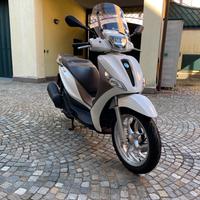 Piaggio Medley 150 bianco luna - aprile 2023