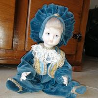 bambola in porcellana 