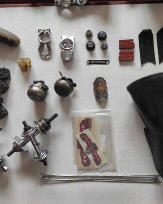 Vari pezzi e ricambi per bici d'epoca leggere bene