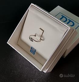 Anello in oro bianco con diamante