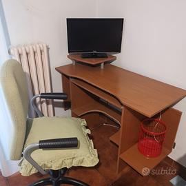 scrivania cameretta e sedia ufficio 